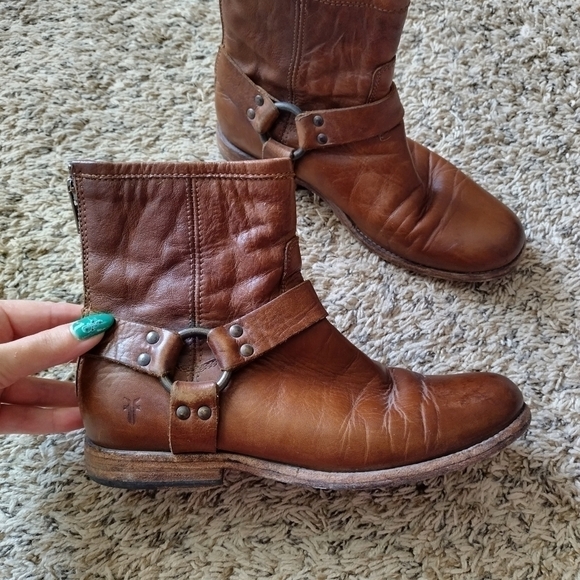 Frye Womens Cognac Leather Phillip Harness Ankle Moto Back Zip Boots sz 7,5 - Picture 3 of 9